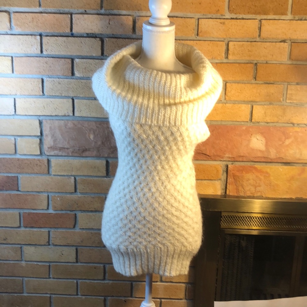 Sleeveless cowl neck Knit